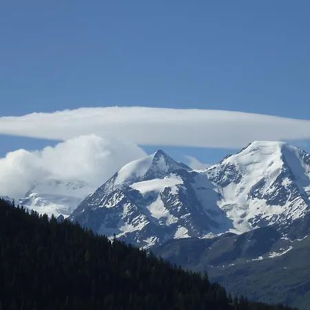 アパート Belcombes